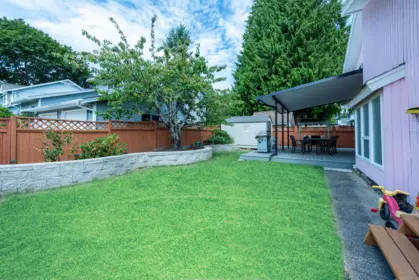 Laundry Room Photo of 16111 10 Avenue, Surrey, BC