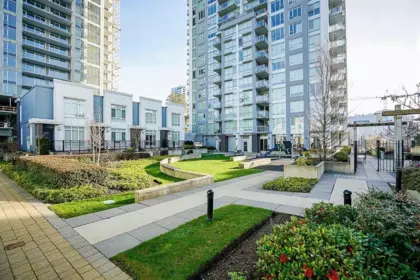 Outdoor Kitchen Photo of 711 13325 102a Avenue, Surrey, BC