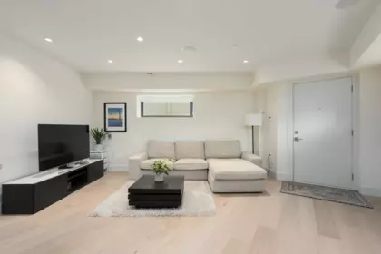 Entry Foyer Photo of 7380 Ashburn Street, Vancouver, BC