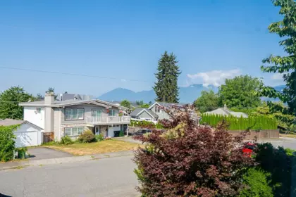 Mudroom Photo of 9570A Hazel Street, Chilliwack, BC