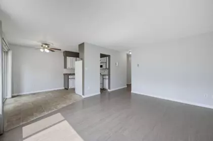 Dining Area Photo of 108 2853 W Bourquin Crescent, Abbotsford, BC