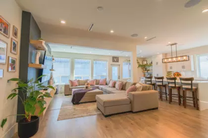 Kitchen Island Photo of 10362 125 Street, Surrey, BC