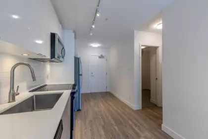 Kitchen Island Photo of 203 37881 Cleveland Avenue, Squamish, BC