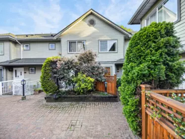 Front Yard Photo of 7 828 W 16th Street, North Vancouver, BC