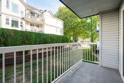 Entry Foyer Photo of 102 17695 58 Avenue, Surrey, BC