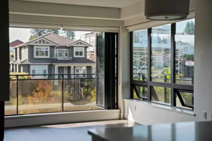 Entry Foyer Photo of 303 633 W King Edward Avenue, Vancouver, BC