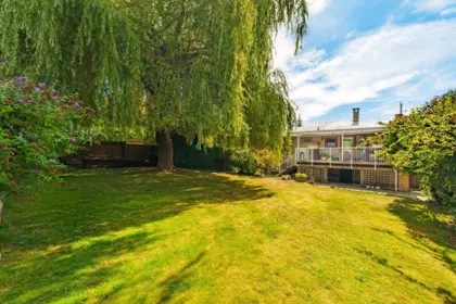 Backyard Photo of 430 W Kings Road, North Vancouver, BC
