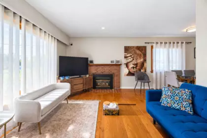 Family Room Photo of 430 W Kings Road, North Vancouver, BC