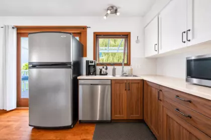 Kitchen Island Photo of 430 W Kings Road, North Vancouver, BC