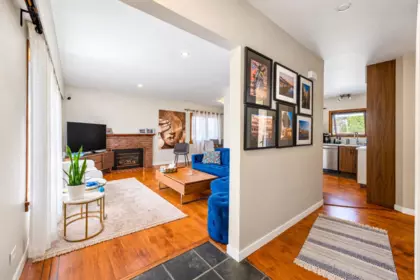 Living Room Photo of 430 W Kings Road, North Vancouver, BC