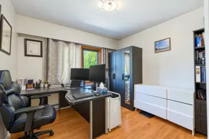 Walk-In Closet Photo of 430 W Kings Road, North Vancouver, BC
