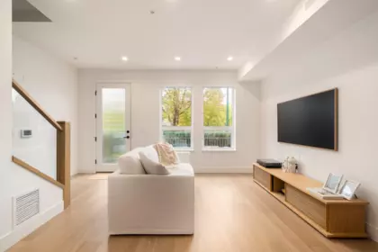 Living Room Photo of 809 W 38th Avenue, Vancouver, BC