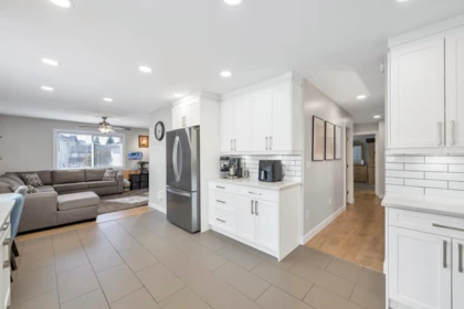 Kitchen Island Photo of 3149 Goldfinch Street, Abbotsford, BC