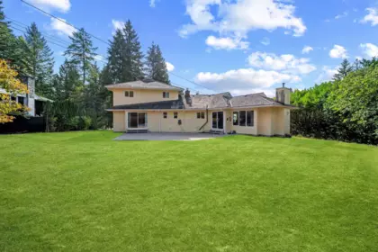 Front Yard Photo of 535 Stevens Drive, West Vancouver, BC