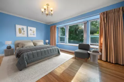Hallway Photo of 535 Stevens Drive, West Vancouver, BC