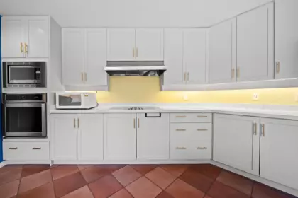 Kitchen Photo of 535 Stevens Drive, West Vancouver, BC