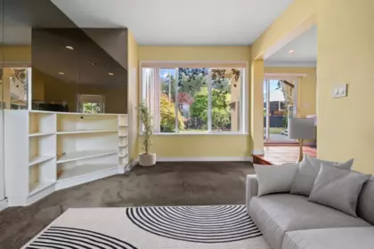 Mudroom Photo of 535 Stevens Drive, West Vancouver, BC