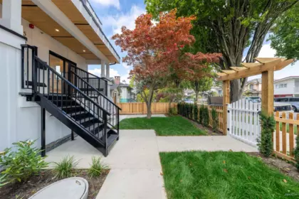 2 5385 Earles Street, Vancouver, BC, Vancouver — Triplex for sale