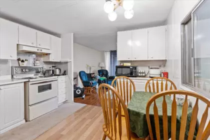 Kitchen Island Photo of 88 5742 Unsworth Road, Chilliwack, BC