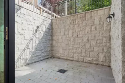 Backyard Photo of 993 Broughton Street, Vancouver, BC