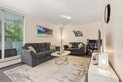 Breakfast Nook Photo of 403 2024 Fullerton Avenue, North Vancouver, BC