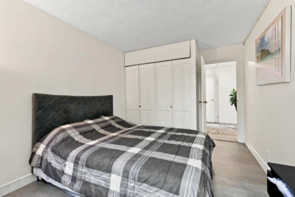 Entry Foyer Photo of 403 2024 Fullerton Avenue, North Vancouver, BC