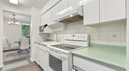 Laundry Room Photo of 403 2024 Fullerton Avenue, North Vancouver, BC