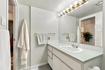 Office / Den Photo of 403 2024 Fullerton Avenue, North Vancouver, BC