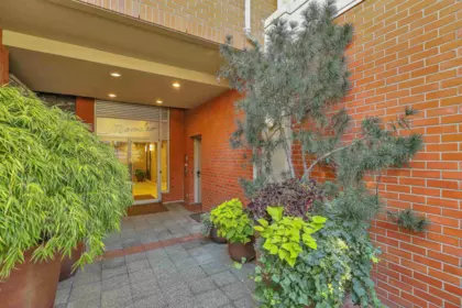 206 3811 Hastings Street, Burnaby, BC, Burnaby — Apartment/Condo for sale