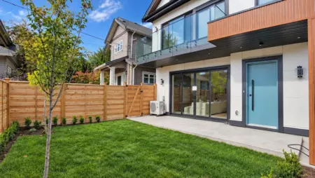 2 746 E 12th Avenue, Vancouver, BC, Vancouver — Half Duplex for sale