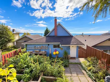 15249 Victoria Avenue, White Rock, BC, White Rock — Single Family Residence for sale