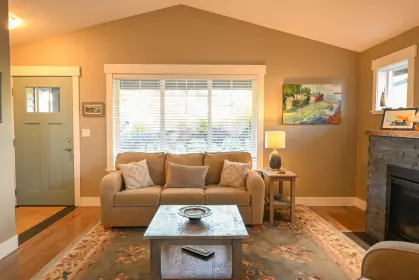 6251 Oracle Road, Sechelt, BC, Sechelt — Single Family Residence for sale