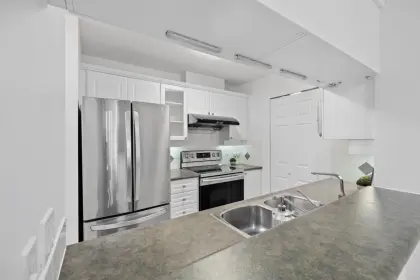 230 5600 Andrews Road, Richmond, BC, Richmond — Apartment/Condo for sale