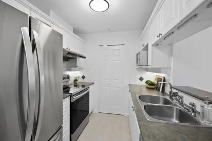 230 5600 Andrews Road, Richmond, BC, Richmond — Apartment/Condo for sale
