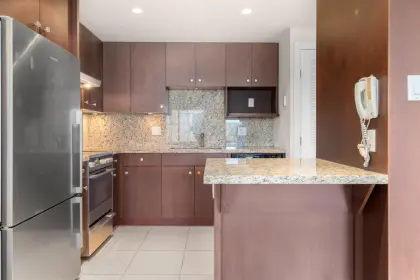 203 1341 Clyde Avenue, West Vancouver, BC, West vancouver — Apartment/Condo for sale