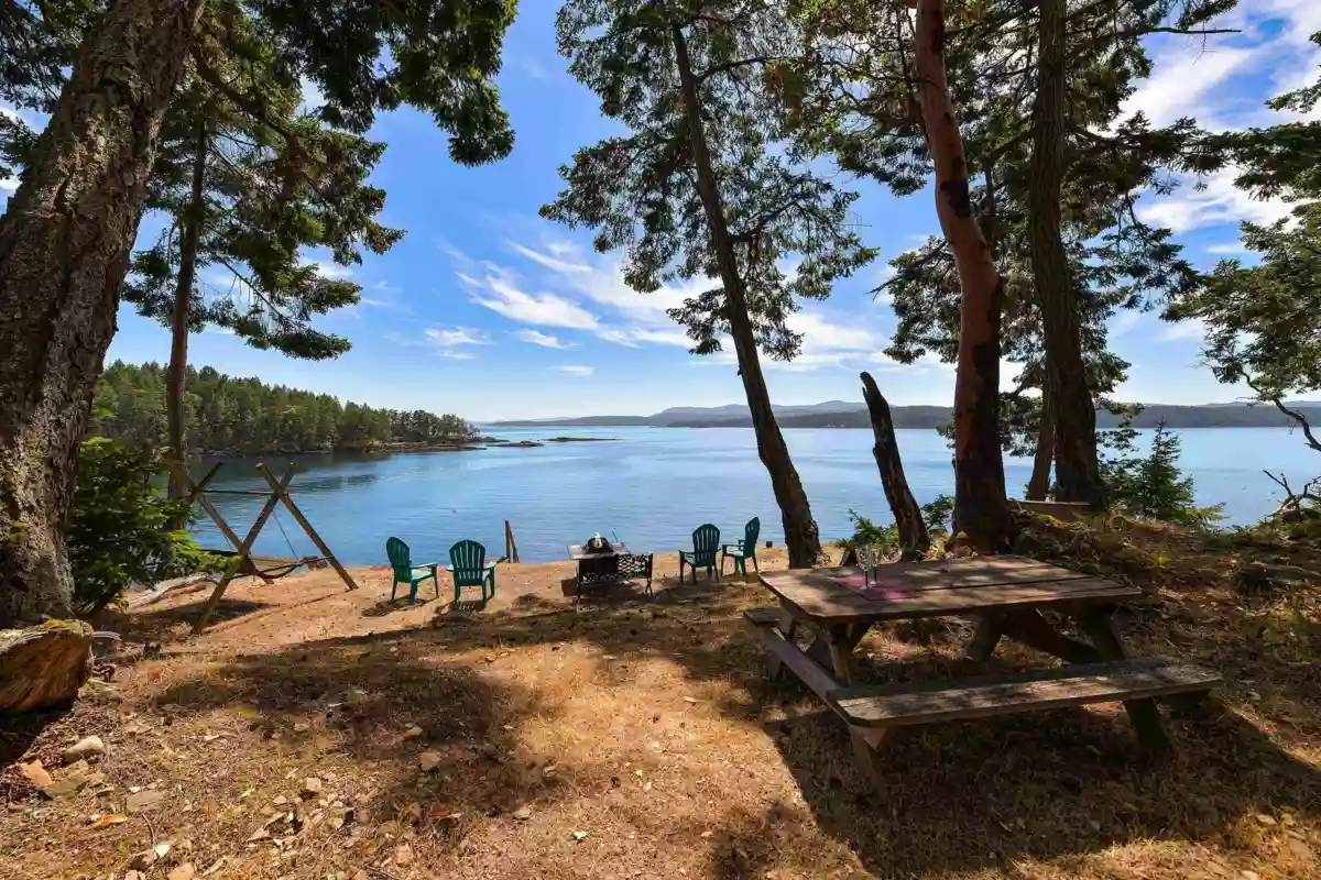 Family Room Photo of 222 Spinnaker Drive, Mayne Island, BC