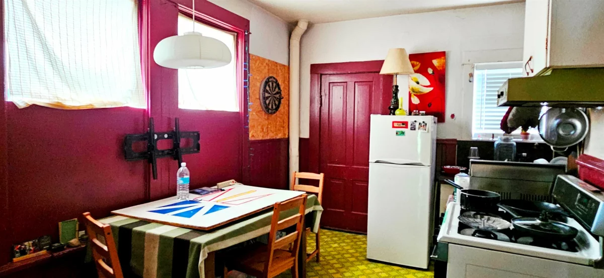 Kitchen Photo of 1332 E 2nd Avenue, Vancouver, BC