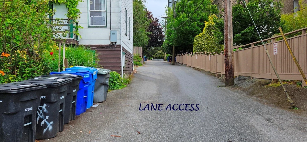 Primary Bathroom Photo of 1332 E 2nd Avenue, Vancouver, BC
