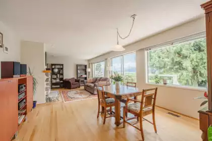 4789 Whitaker Road, Sechelt, BC, Sechelt — Single Family Residence for sale