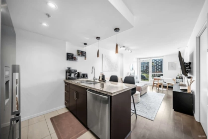 704 1887 Crowe Street, Vancouver, BC, Vancouver — Apartment/Condo for sale