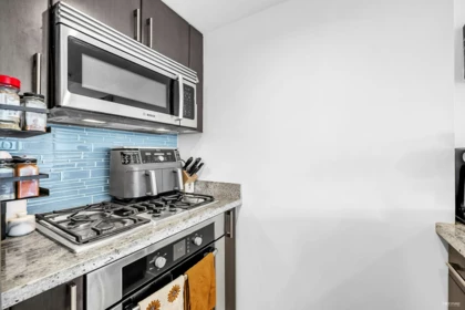 704 1887 Crowe Street, Vancouver, BC, Vancouver — Apartment/Condo for sale