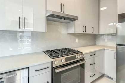 Kitchen Island Photo of 11463 138a Street, Surrey, BC