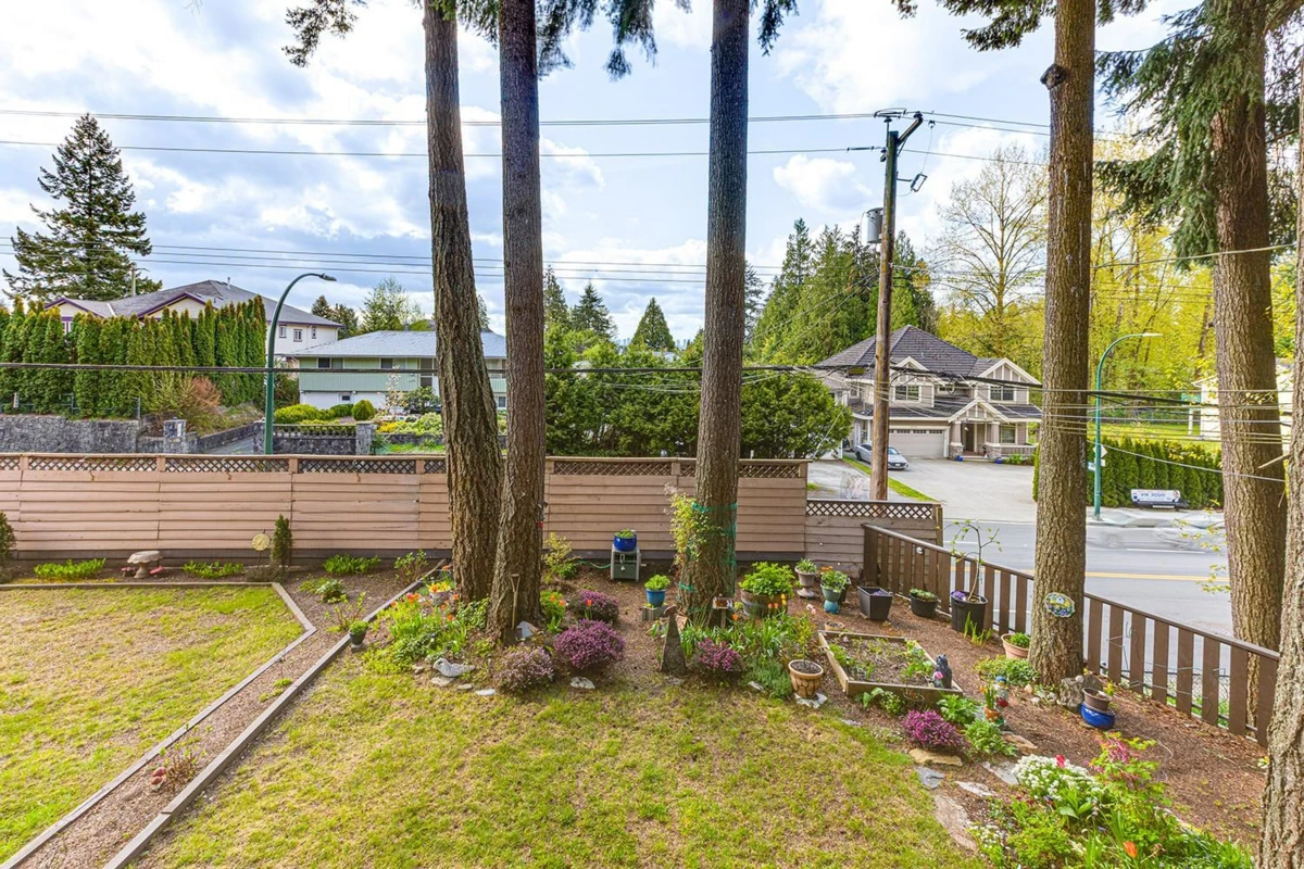 Hallway Photo of 1951 Austin Avenue, Coquitlam, BC