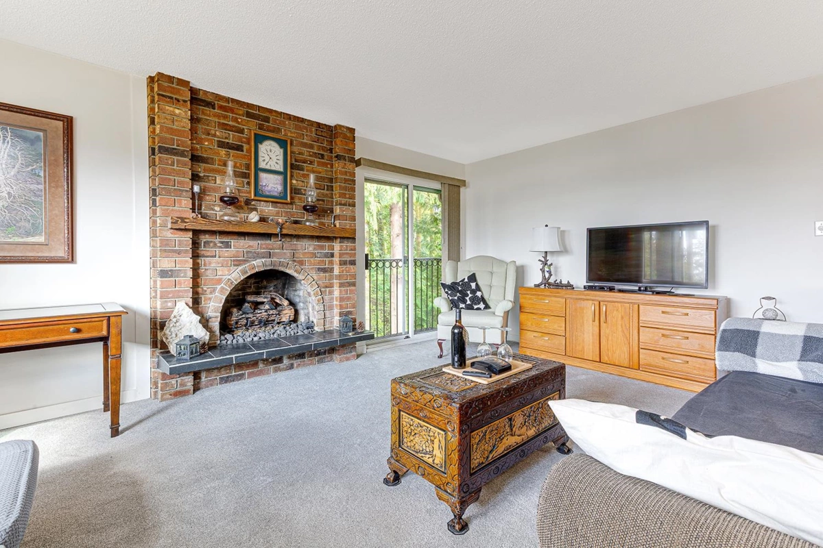 Kitchen Island Photo of 1951 Austin Avenue, Coquitlam, BC