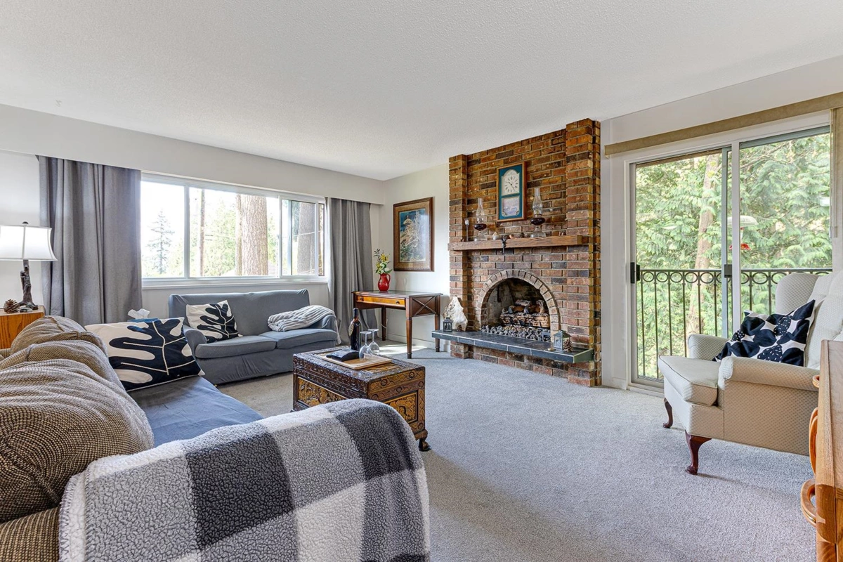 Kitchen Photo of 1951 Austin Avenue, Coquitlam, BC