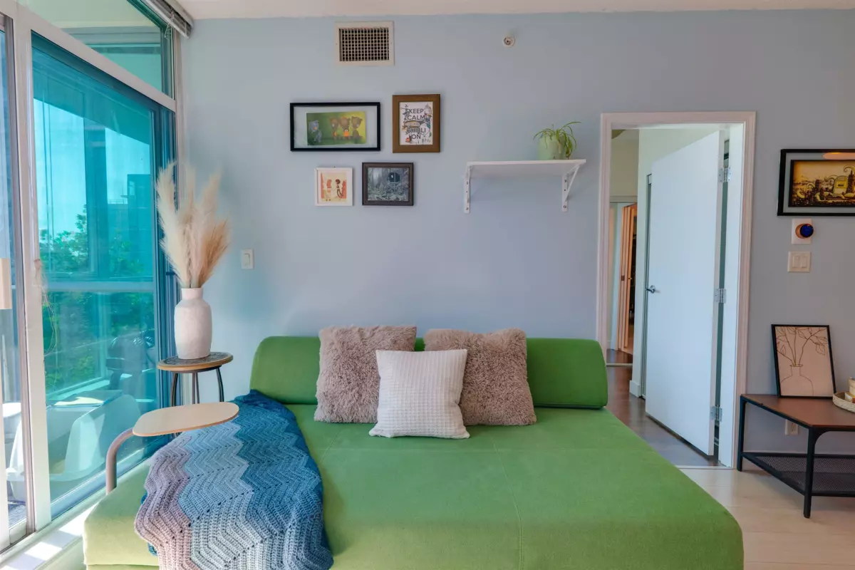 Dining Area Photo of 508 168 E Esplanade, North Vancouver, BC