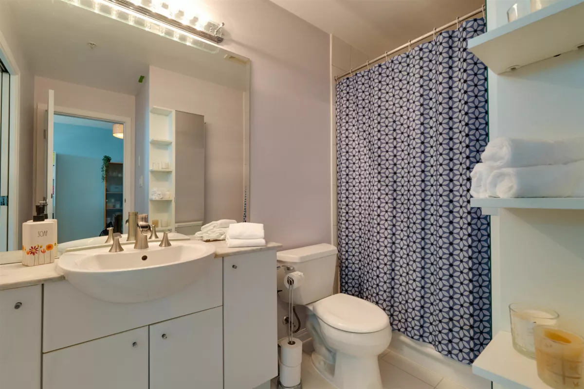 Entry Foyer Photo of 508 168 E Esplanade, North Vancouver, BC