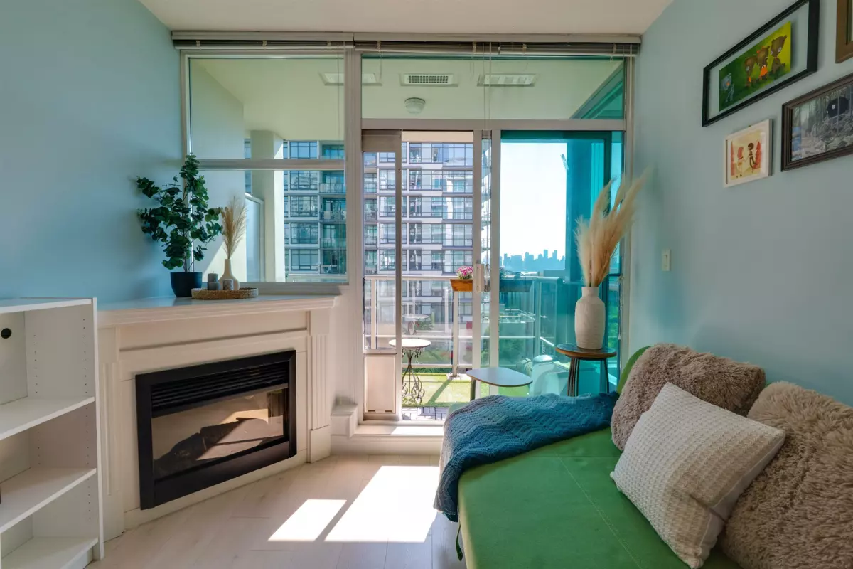 Living Room Photo of 508 168 E Esplanade, North Vancouver, BC