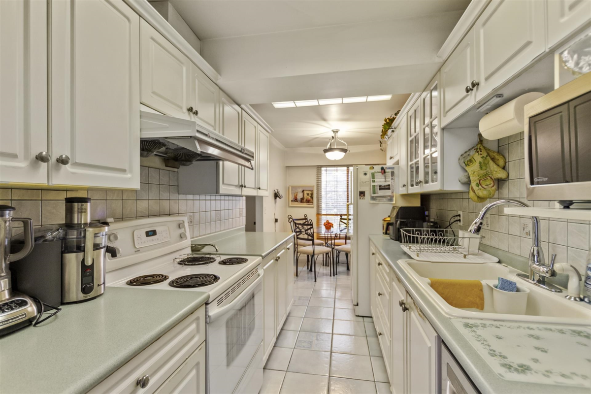 Breakfast Nook Photo of 34 5330 Broadway, Burnaby, BC