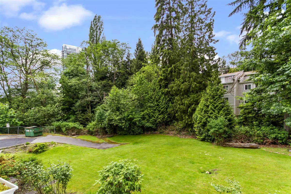 Entry Foyer Photo of 34 5330 Broadway, Burnaby, BC